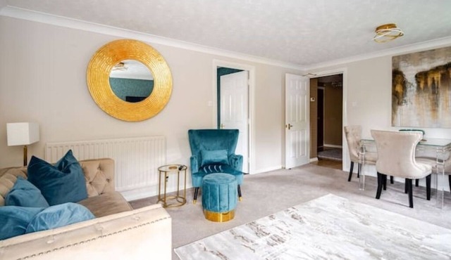 Elegant Apartment with Harbour Views