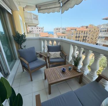 Elegant Apartment with Sea View and Swimming pool