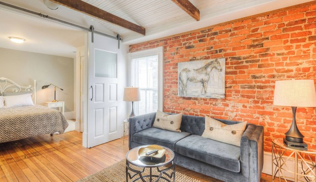 Elegant Apt | Dtwn Belmont close to Hospital