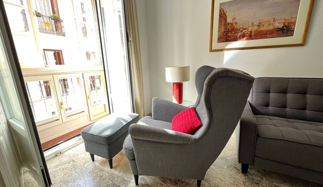 Elegant apt in cultural Málaga city and quiet area next to Cathedral. lift, WIFI