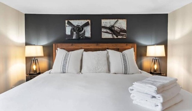 Elegant apt minutes from beach