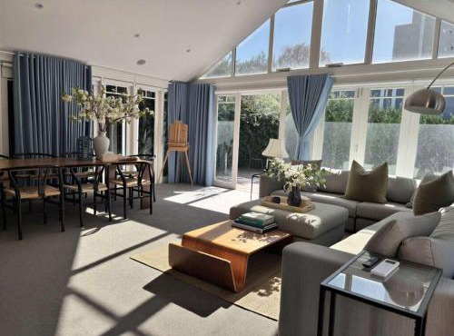 Elegant Art Deco Gem Cosy 3BR Retreat