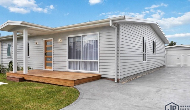 Elegant Beachside Retreat with Luxurious Amenities