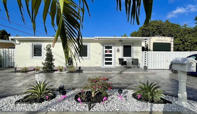 Elegant beautiful house w/pool 10 min from Miami Int. Airport