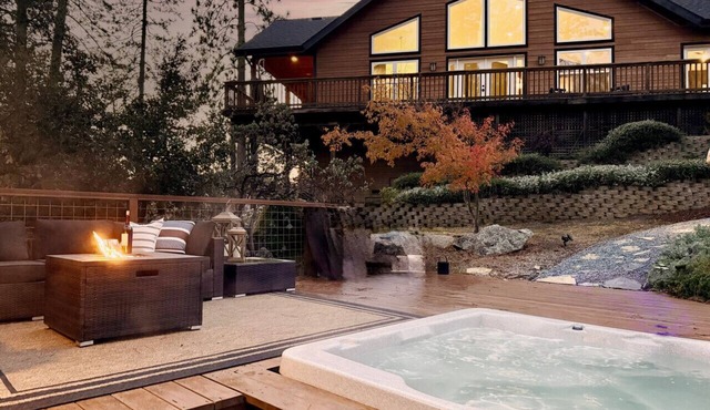 Elegant *Blackwood Grove* by Casa Oso