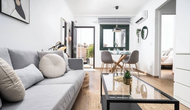 Elegant Boutique Flat with Panoramic Rooftop Views