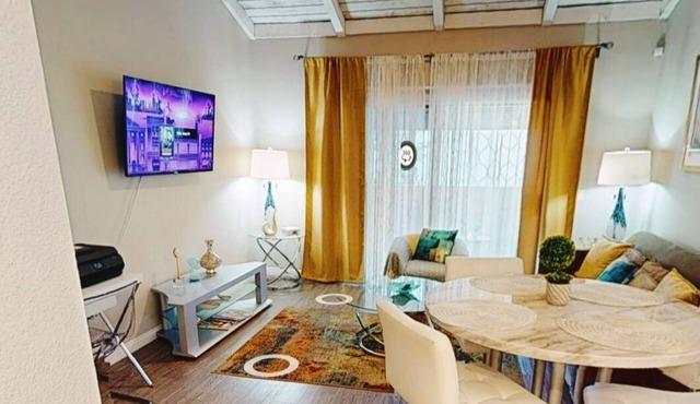 Elegant/business/retreat King bed/RokuTV/1br 1bath