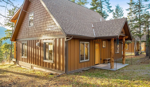 Elegant cabin with Swan Lake views, 2-story deck & fireplace, near Flathead Lake