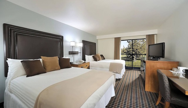 Elegant Canyon Rim Retreat & Spa | 2 Units | Near Eagle Crest Golf Course