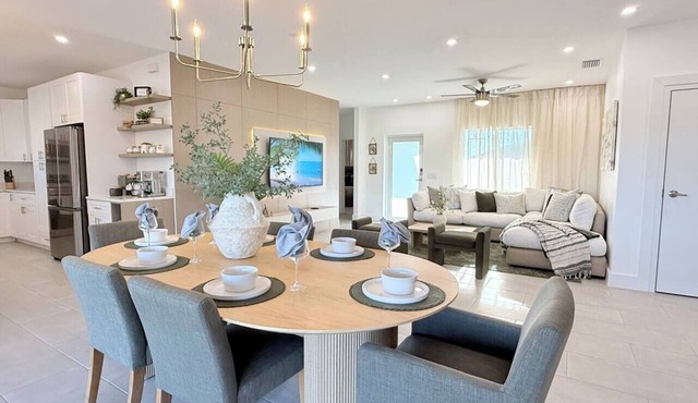 Elegant Cape Coral Retreat Sleeps 8