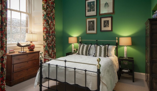 Elegant castle apartment for six people