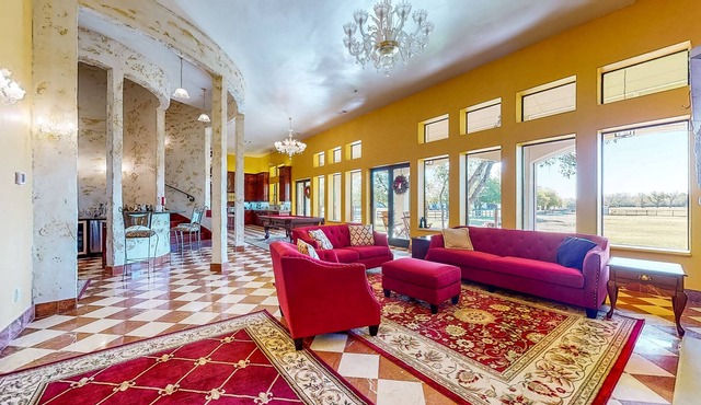 Elegant Castle on Ranch with Rooftop Deck, Dance Studio - Dog-Friendly