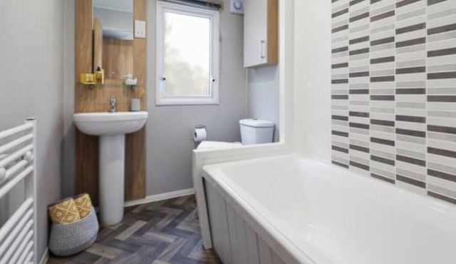 Elegant Castleton 3 Bed