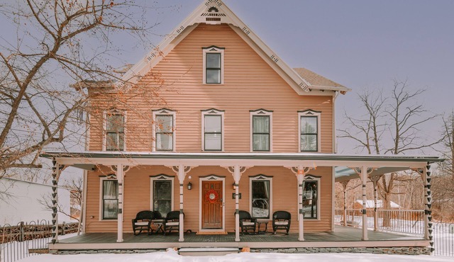 Elegant Catskills Victorian Retreat Walk to Dining Near Windham and Hunter
