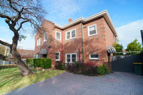 Elegant Caulfield North Family Home