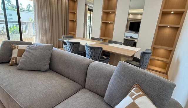 Elegant & Central Luxury Apartment with Balcony & Parking