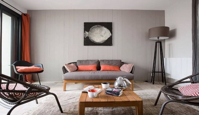 Elegant Chai Rhétais fully restored in the heart of the village