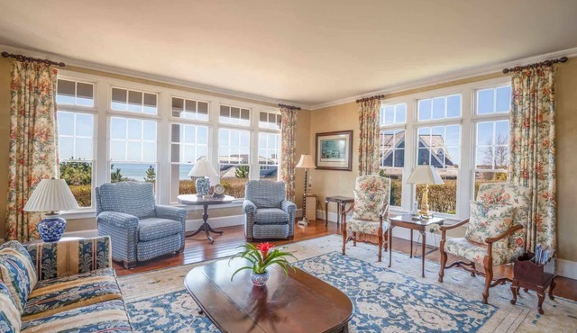 Elegant Chatham Home, steps to private association on Hardings Beach, Dog Friend