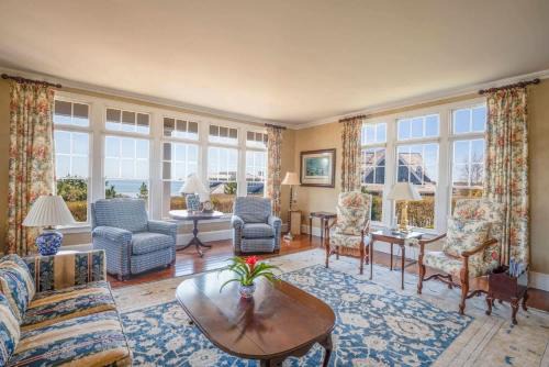 Elegant Chatham Home steps to Hardings Beach Dog Friendly