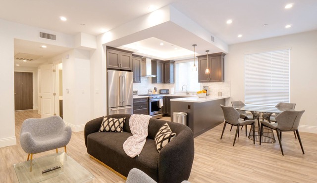 Elegant Chic City Views Beverly Hills Adjacent Condo.