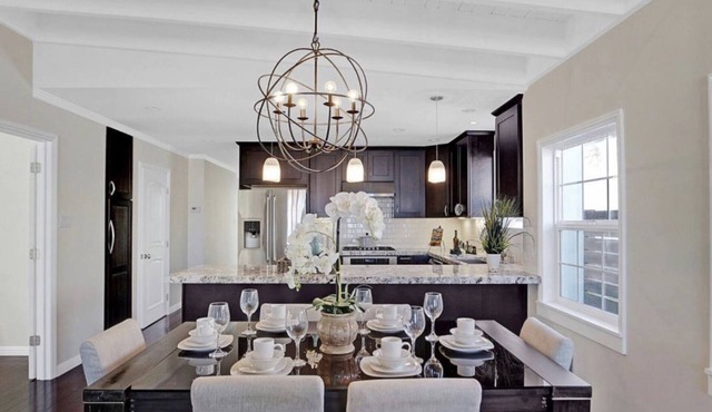 Elegant & Classy - Next to Ocean, Views, 10 beds 2 sofa beds+ Arcade & BBQ GRILL