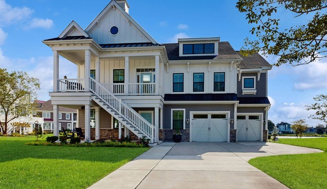 Elegant coastal retreat with golf course & pond views and bayside beach