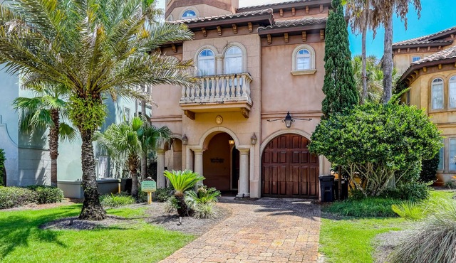 Elegant coastal villa with spacious patio, pool, hot tub, free WiFi & central AC