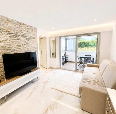 Elegant cocon avec piscine et parking prive