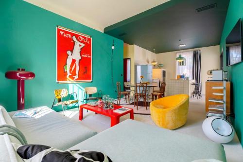 Elegant & Colorful House Near The Beaches