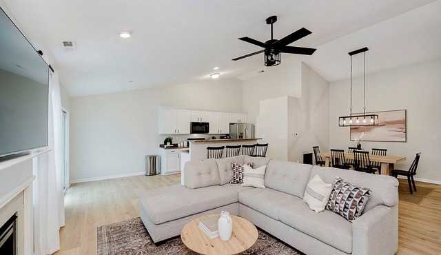 Elegant Comfort in Noblesville’s Timber Ridge!