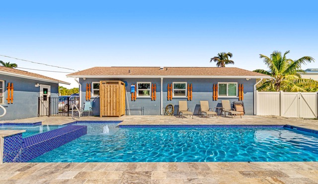 Elegant cottage in AMI/Cortez fishing village with central AC & washer/dryer