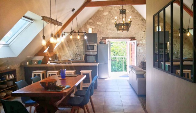 Elegant cottage in Touraine with enclosed garden and WIFI