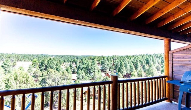 Elegant Cottage with Wonderful Views near FH Lake