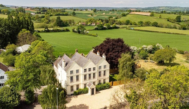 Elegant Country Estate | Sleeps 18 near Bristol