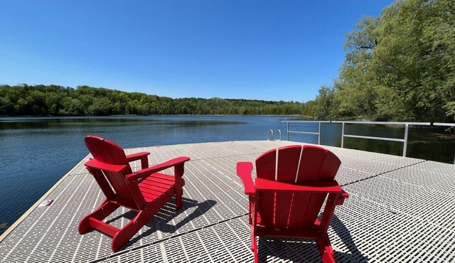 Elegant Country Home, 1hr from Toronto with access to Private Lake