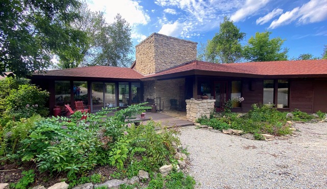 Elegant country retreat near Spring Green w expansive views of Driftless Region