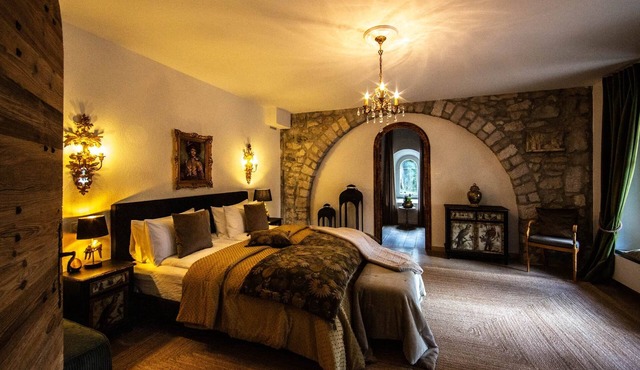 Elegant Courtyard Retreat on Estate near Geneva. Mont Blanc views. Pet-Friendly!