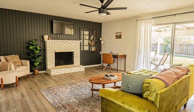 Elegant Cozy 3 Bedroom Home with Large Backyard