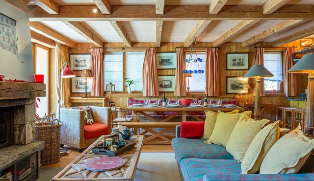 Elegant, Cozy Apartment with Fireplace, WiFi, and Garage at the Foot of the Slopes