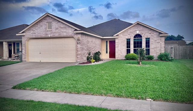 Elegant cozy cottage located in the heart of Victoria, Texas,