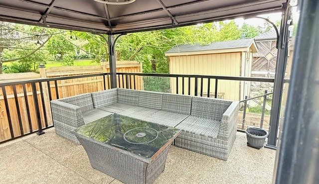 Elegant & Cozy Designer Home in Meadowlands