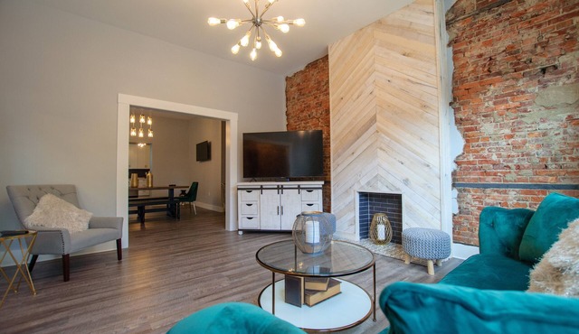 Elegant & Cozy Escape - 5Beds/2.5Bath - Sleeps 10