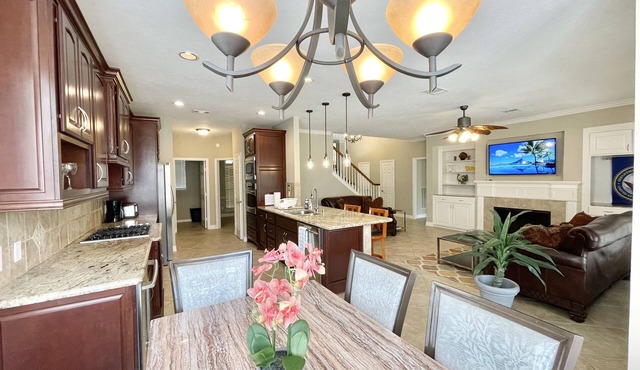 Elegant & Cozy Single-Family House Near I-10/99 Katy