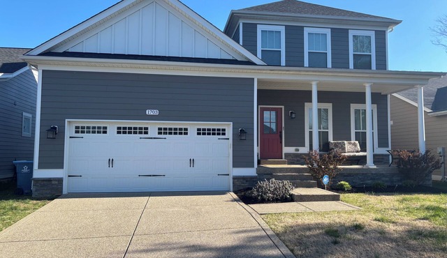 Elegant Derby Home, Sleeps 10, Beauty Suite + Wellness Lounge