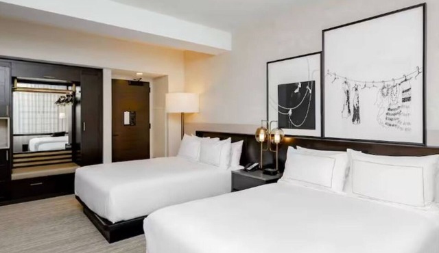 Elegant Des Moines Hotel Stay with History, Comfort, and Convenience