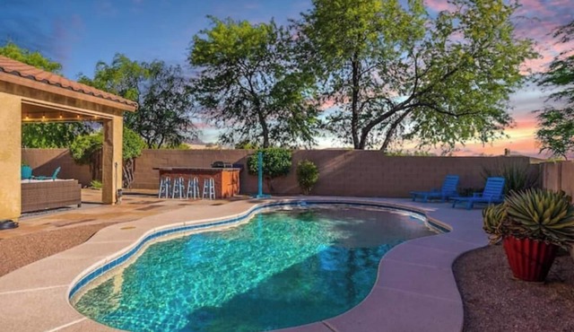 Elegant desert getaway. 4 bedroom 2.5 bath. Sleeps 8. Heated pool. Outdoor BBQ.