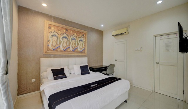 Elegant Double Suite Near RS Fatmawati with WiFi