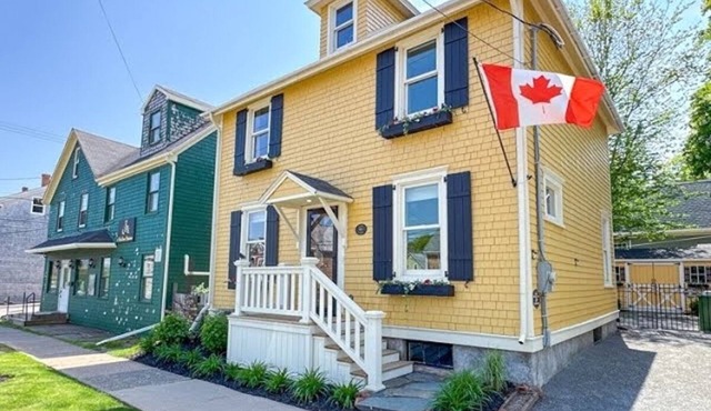 Elegant Downtown Charlottetown Retreat With Yard- Walk to Dining & Waterfront