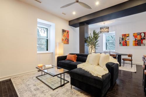Elegant Downtown Stay, Near Bell Centre MTL