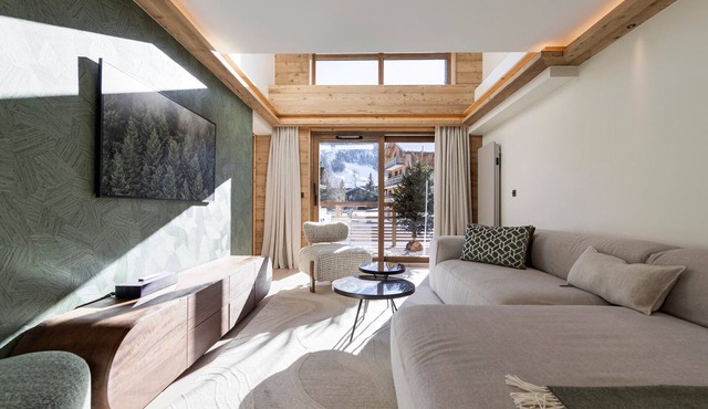 Elegant Duplex in Val d'Isère - 3 Bedrooms, Parking, Near Center